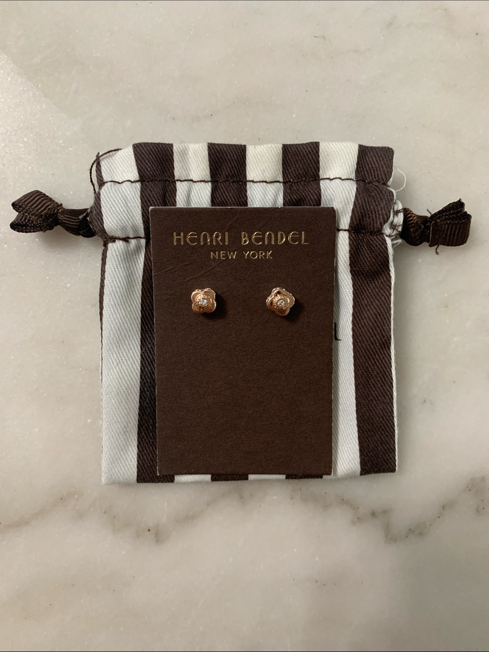 Rare! henri bendel rose gold floral stud earrings with crystal centers